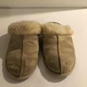 Cream UGG Australia slippers